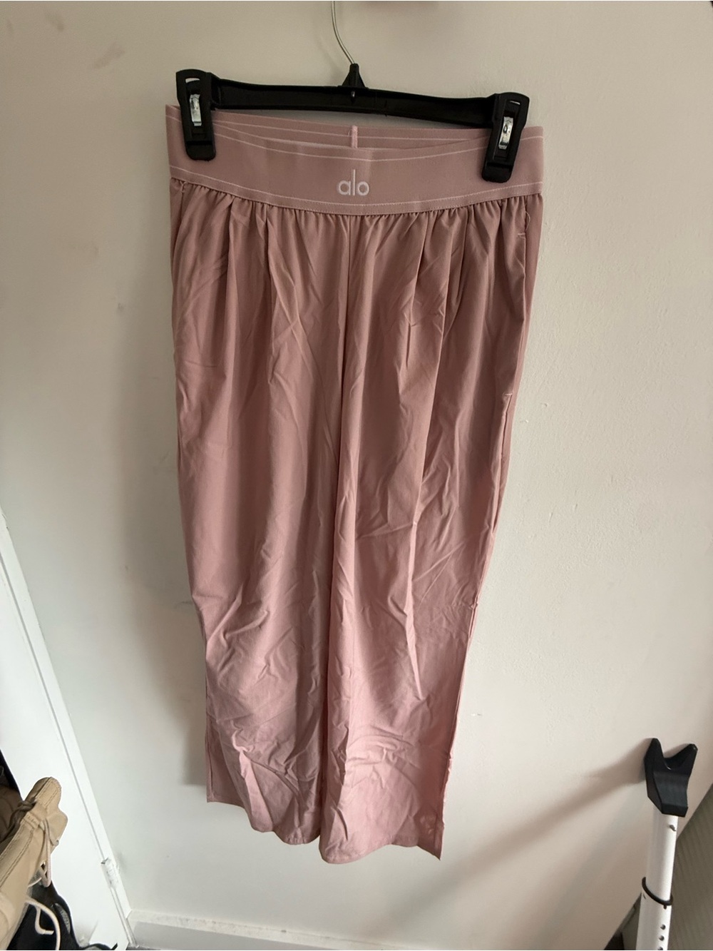 ALO Yoga Women's Dusty Pink Wide-Leg Trousers